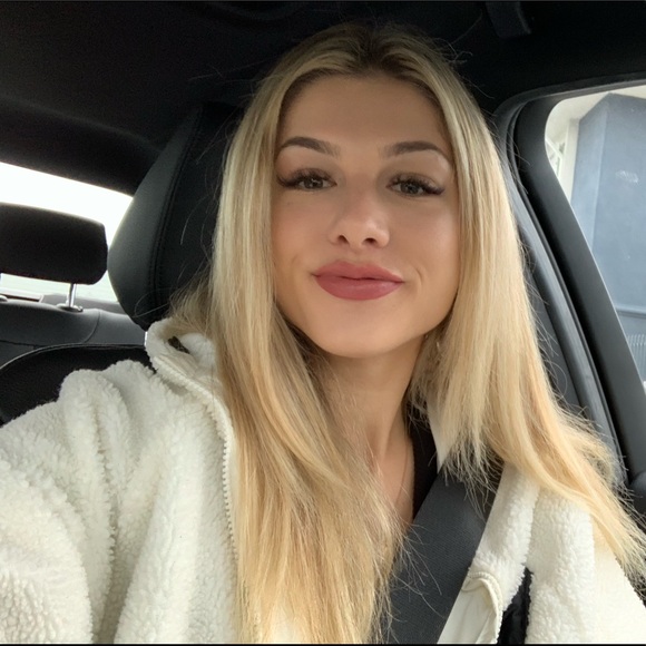 Meet the Posher Other - Meet your Posher, Alyssa